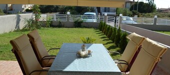 2 Bed-Sleeps4-Garden-Parking-Pets-AirCon