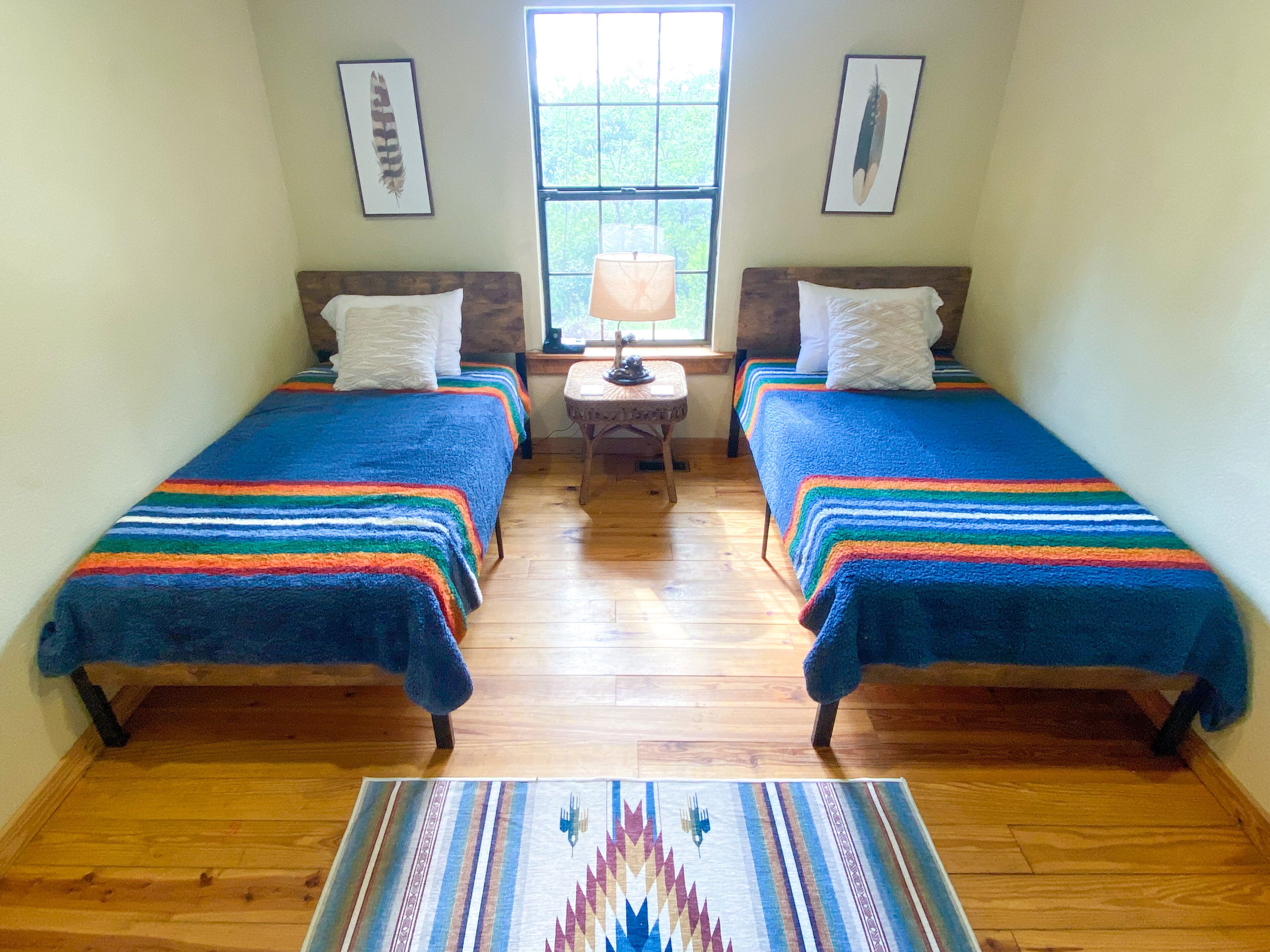 Sundance Cabin: 20 acres w/hot tub + mountain view