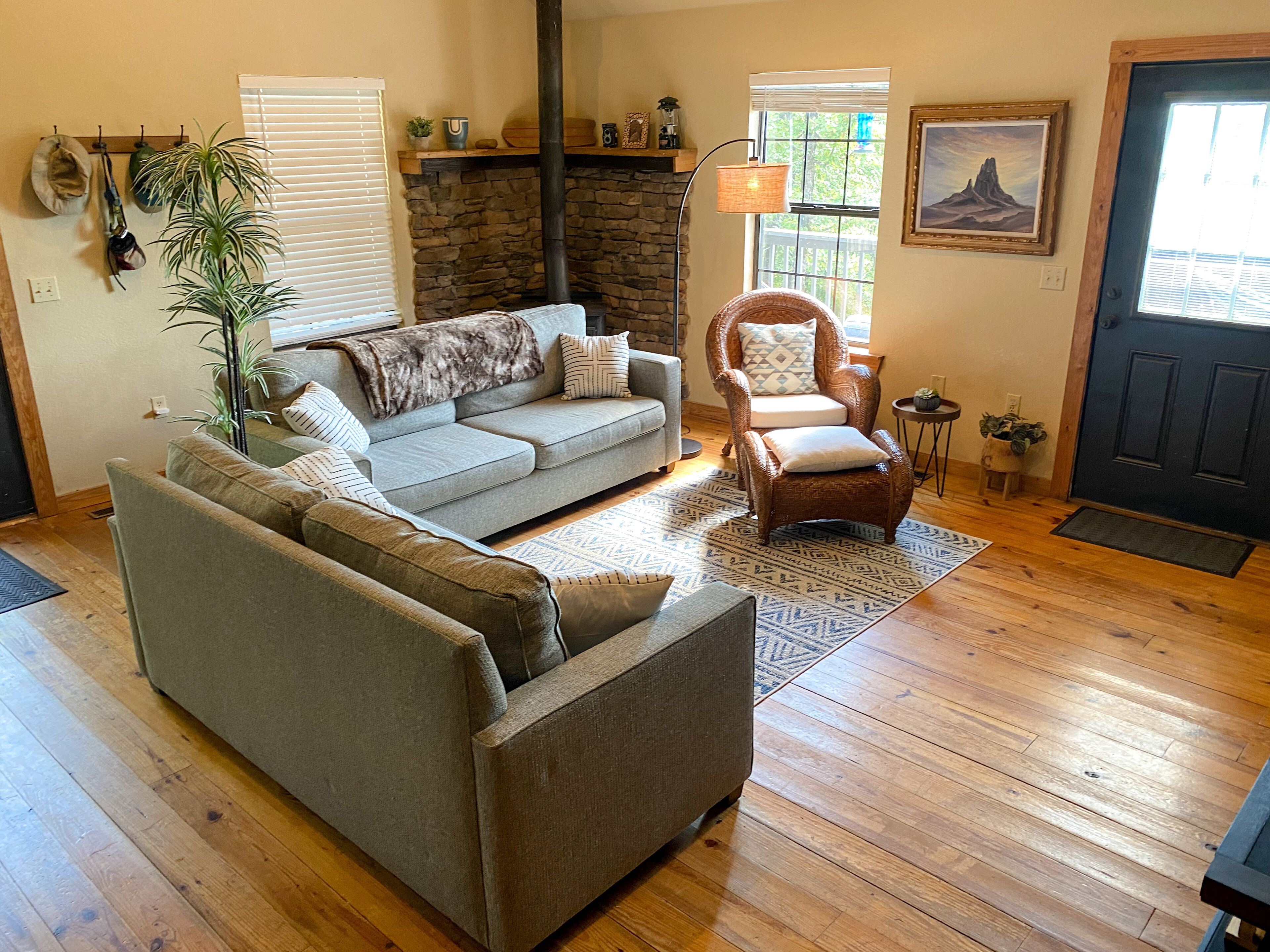 Sundance Cabin: 20 acres w/hot tub + mountain view