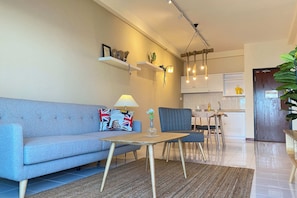 Comfort Apartment, 2 Bedrooms, Sea View | Living area - Sea View Paradise (George Town)