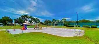 ENTIRE condo at Ventura - comfy, quiet oasis in the heart of Orlando