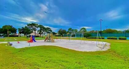 ENTIRE condo at Ventura - comfy, quiet oasis in the heart of Orlando