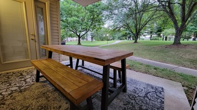 WOW!  Walk in with indoor pool and hot tub in the heart of Branson!