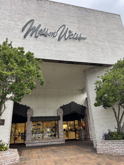 Beautiful 3 bedroom 2 full bathroom Condo 