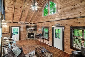 Smart-TV, peis, videospill og DVD-spiller