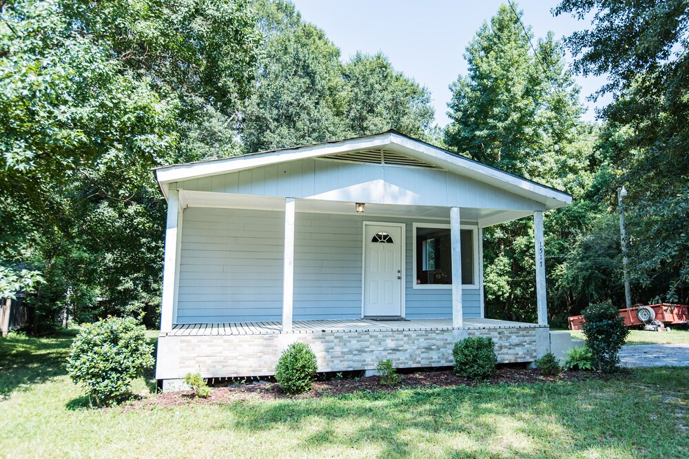 Pleasant, Bright 3 Bedroom Cottage