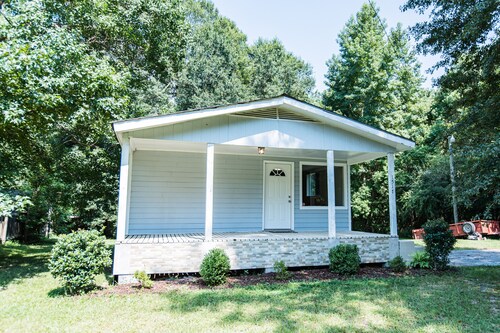 Pleasant, Bright 3 Bedroom Cottage