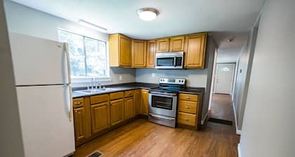 Pleasant, Bright 3 Bedroom Cottage