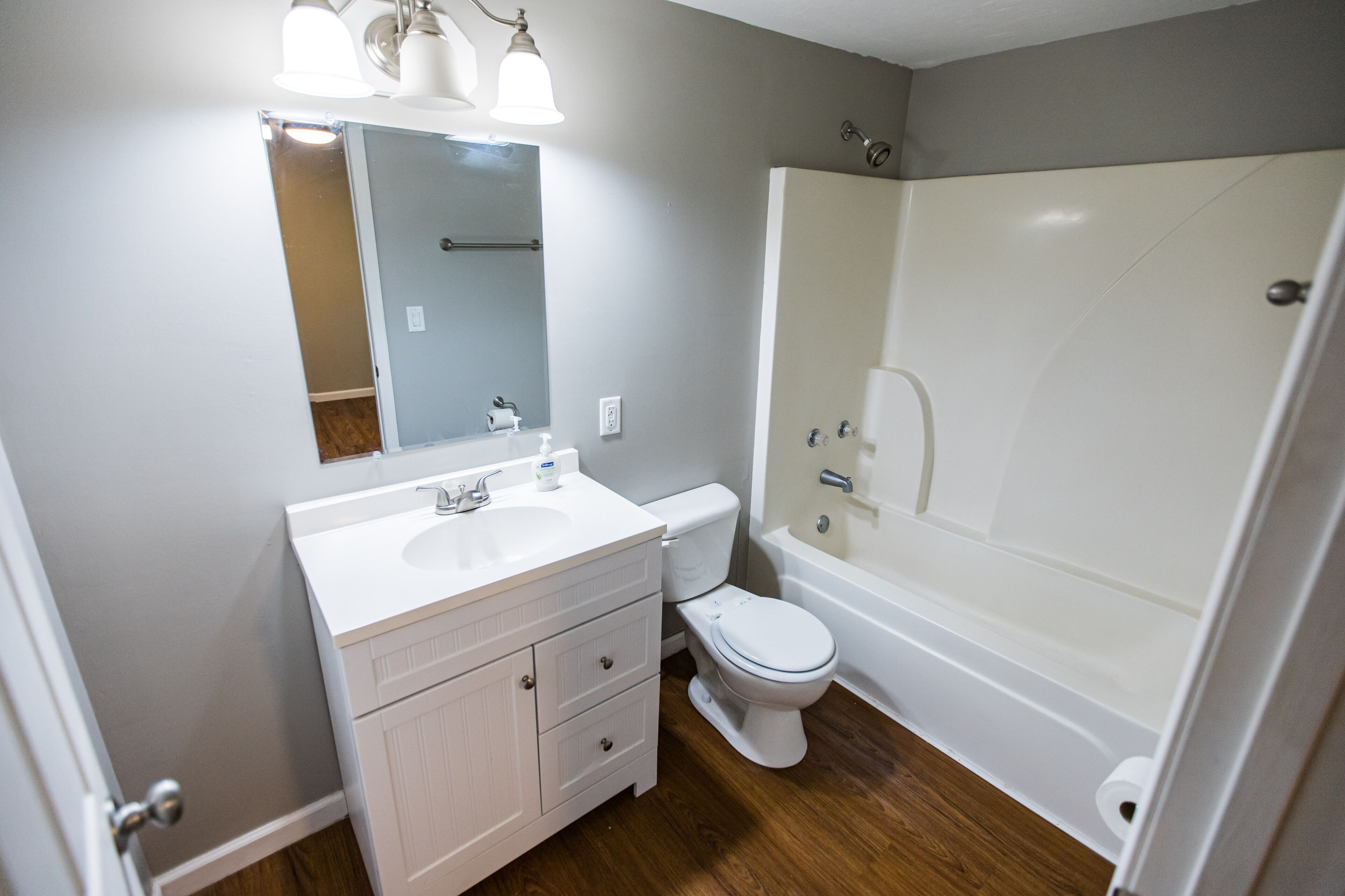 Pleasant, Bright 3 Bedroom Cottage