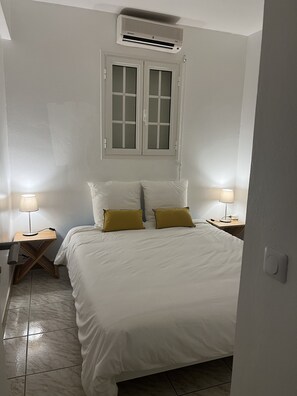 2 عدّة غرف نوم ومكواة/لوح كي وسرير سفر وواي فاي مجانًا