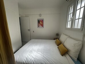 2 bedrooms, iron/ironing board, travel crib, free WiFi