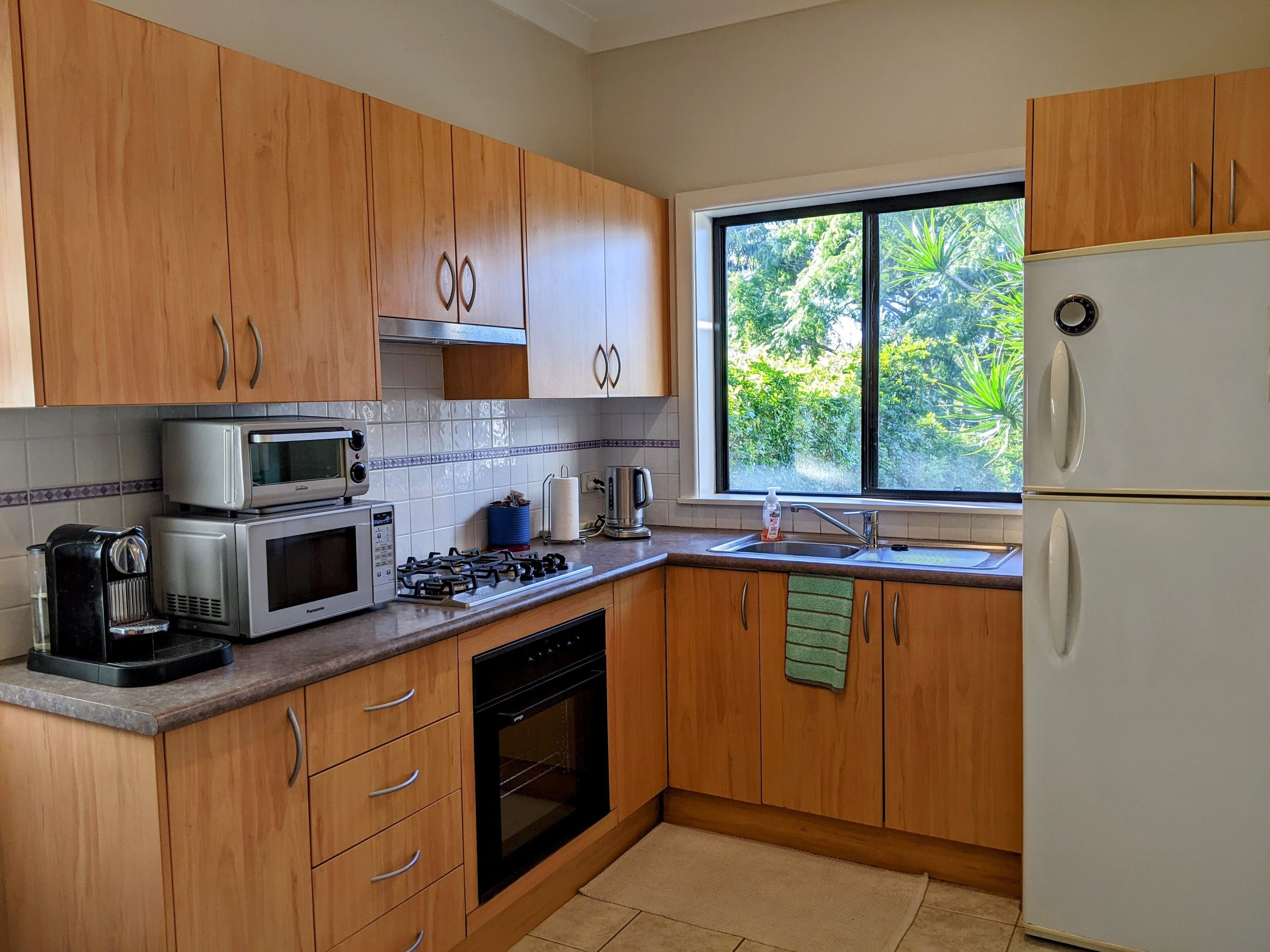 Sunny Spacious Suite with Pool + Spa - close to Manly Beach — image 4