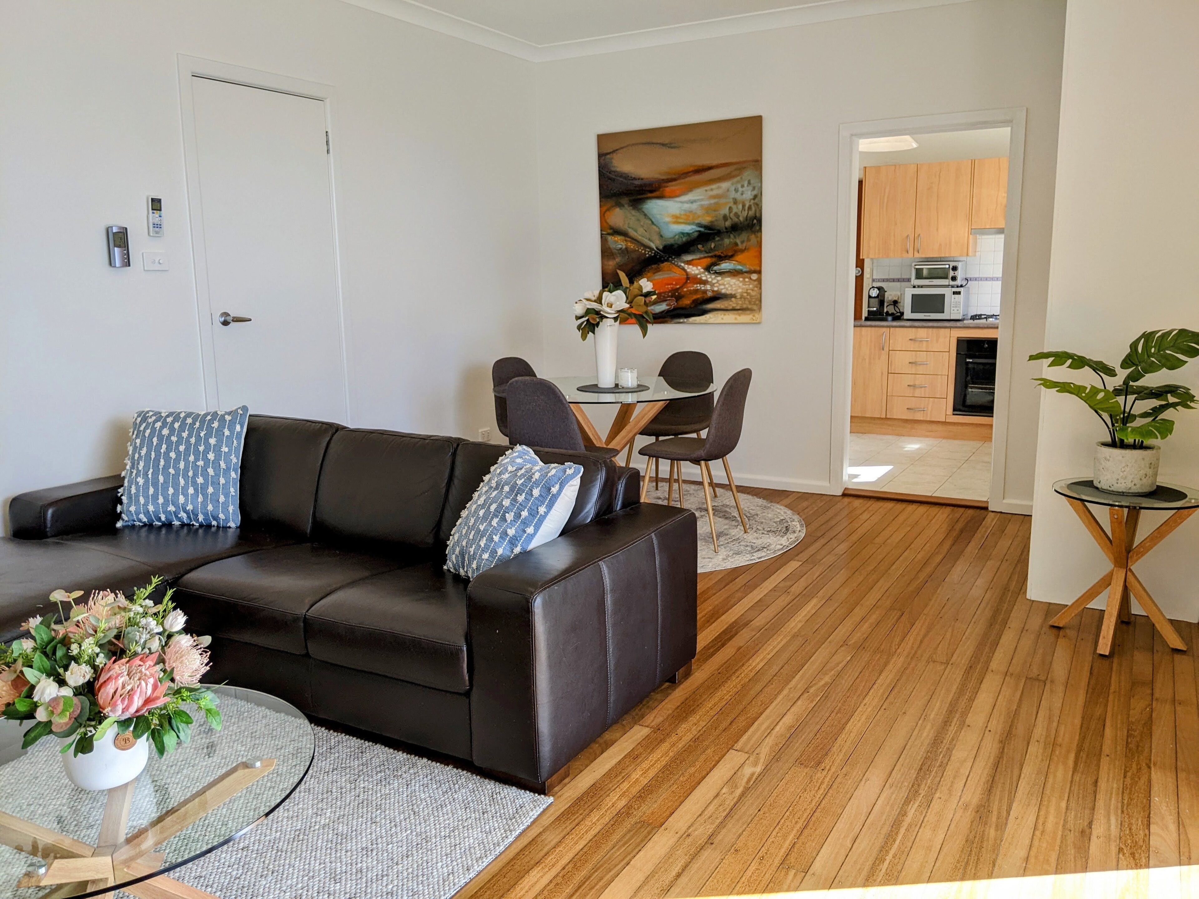 Sunny Spacious Suite with Pool + Spa - close to Manly Beach — image 6
