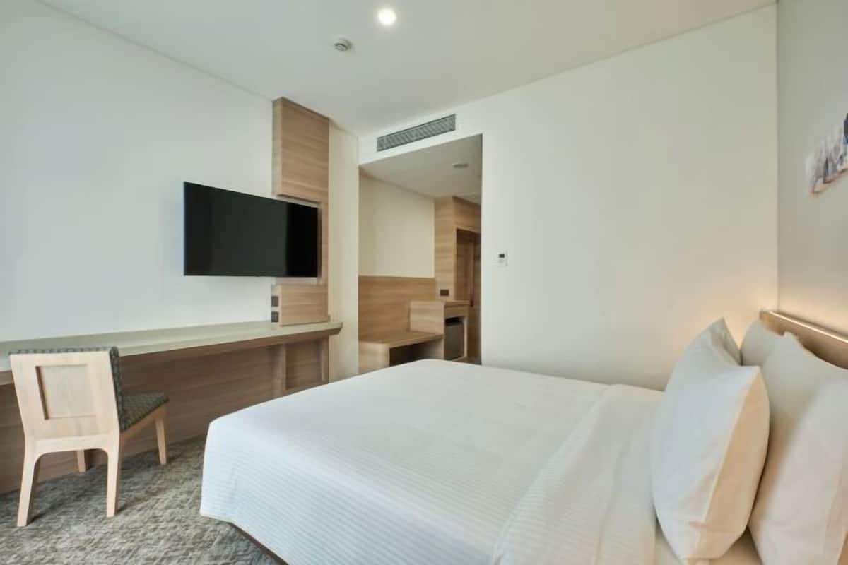 In-room safe, blackout curtains, soundproofing, iron/ironing board