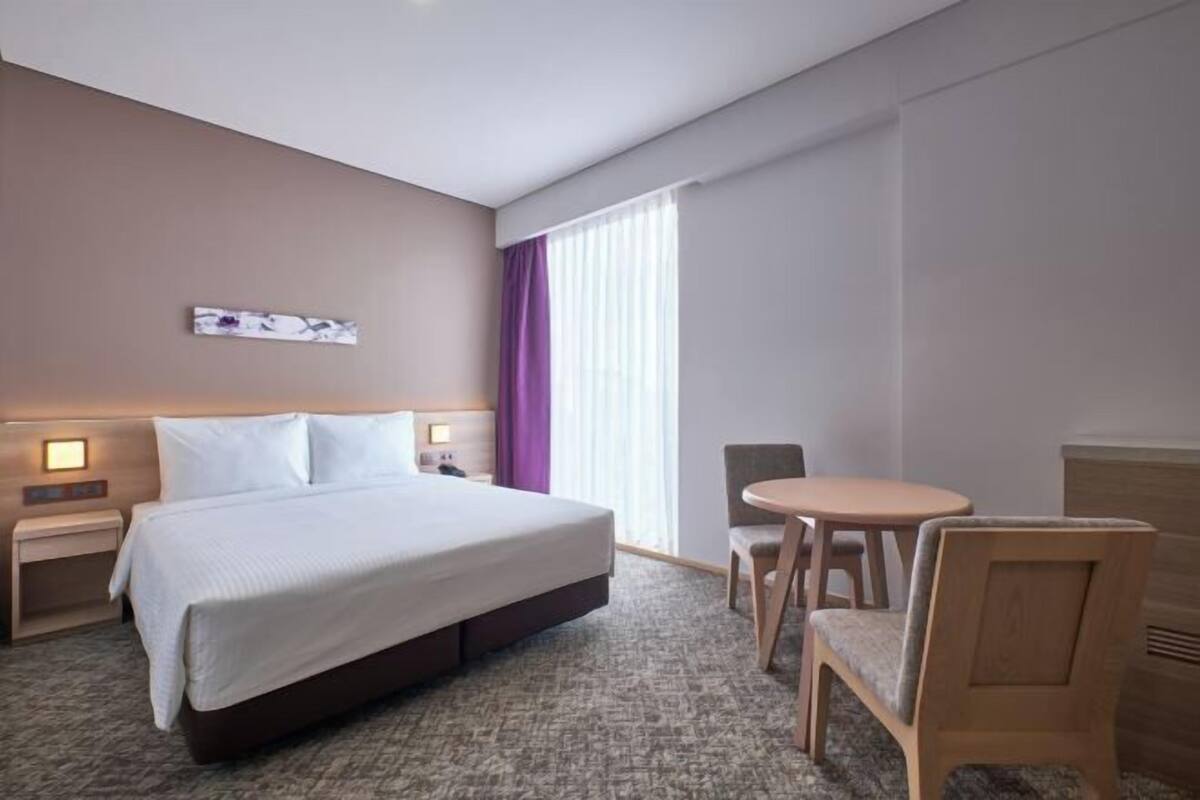 In-room safe, blackout curtains, soundproofing