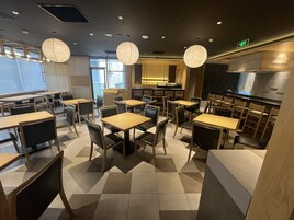 朝食、ランチ、ディナーに営業 (日本料理 / 和食)