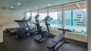A gym with treadmills, elliptical machines, and a bench. - Sotetsu Grand Fresa Saigon (Ho Chi Minh City)