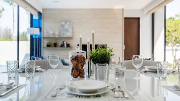 3 bedrooms, in-room safe, desk, iron/ironing board