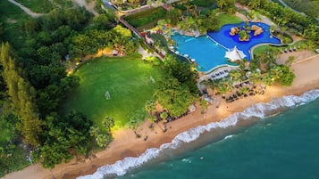 Playa privada y playa de arena blanca