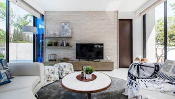 3 habitaciones, caja de seguridad en la habitación y escritorio