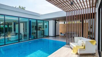 3 bedrooms, in-room safe, desk, iron/ironing board