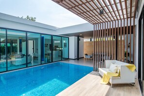 3 bedrooms, in-room safe, desk, iron/ironing board - Movenpick Pool Villa's 1FL (Sattahip)
