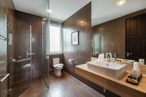 Hair dryer, bathrobes, slippers, bidet - Movenpick Pool Villa's 1FL (Sattahip)