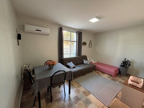 Smart TV, table tennis