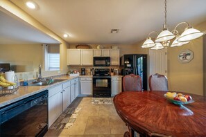 Fridge, microwave, oven, stovetop - Near Kino / Fenced / Outdoor Living / 3BR & 2BA (Tucson)