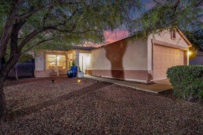 Exterior - Near Kino / Fenced / Outdoor Living / 3BR & 2BA (Tucson)