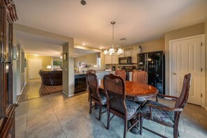 Interior - Near Kino / Fenced / Outdoor Living / 3BR & 2BA (Tucson)