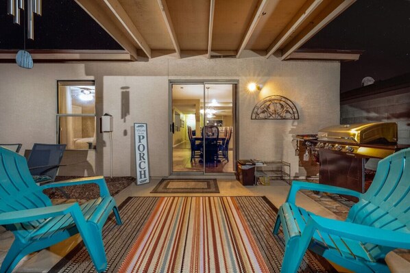 Outdoor dining - Near Kino / Fenced / Outdoor Living / 3BR & 2BA (Tucson)