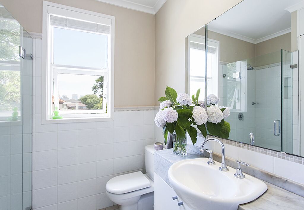 Large SunnyTerrace by Queens Park& Centennial Park — image 10