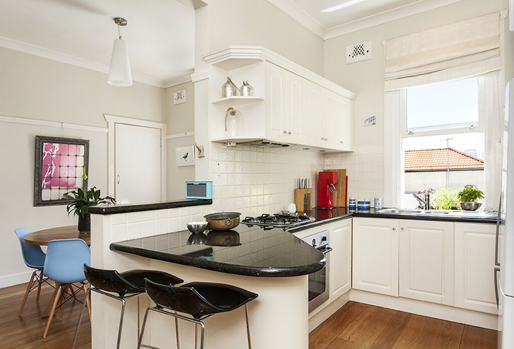 Large SunnyTerrace by Queens Park& Centennial Park