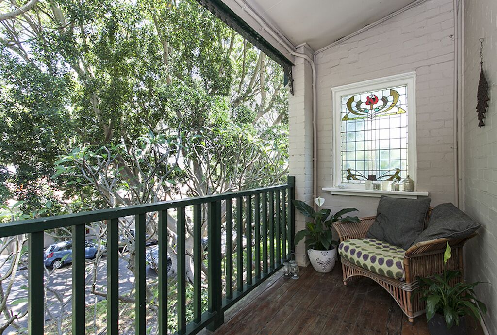 Large SunnyTerrace by Queens Park& Centennial Park — image 6