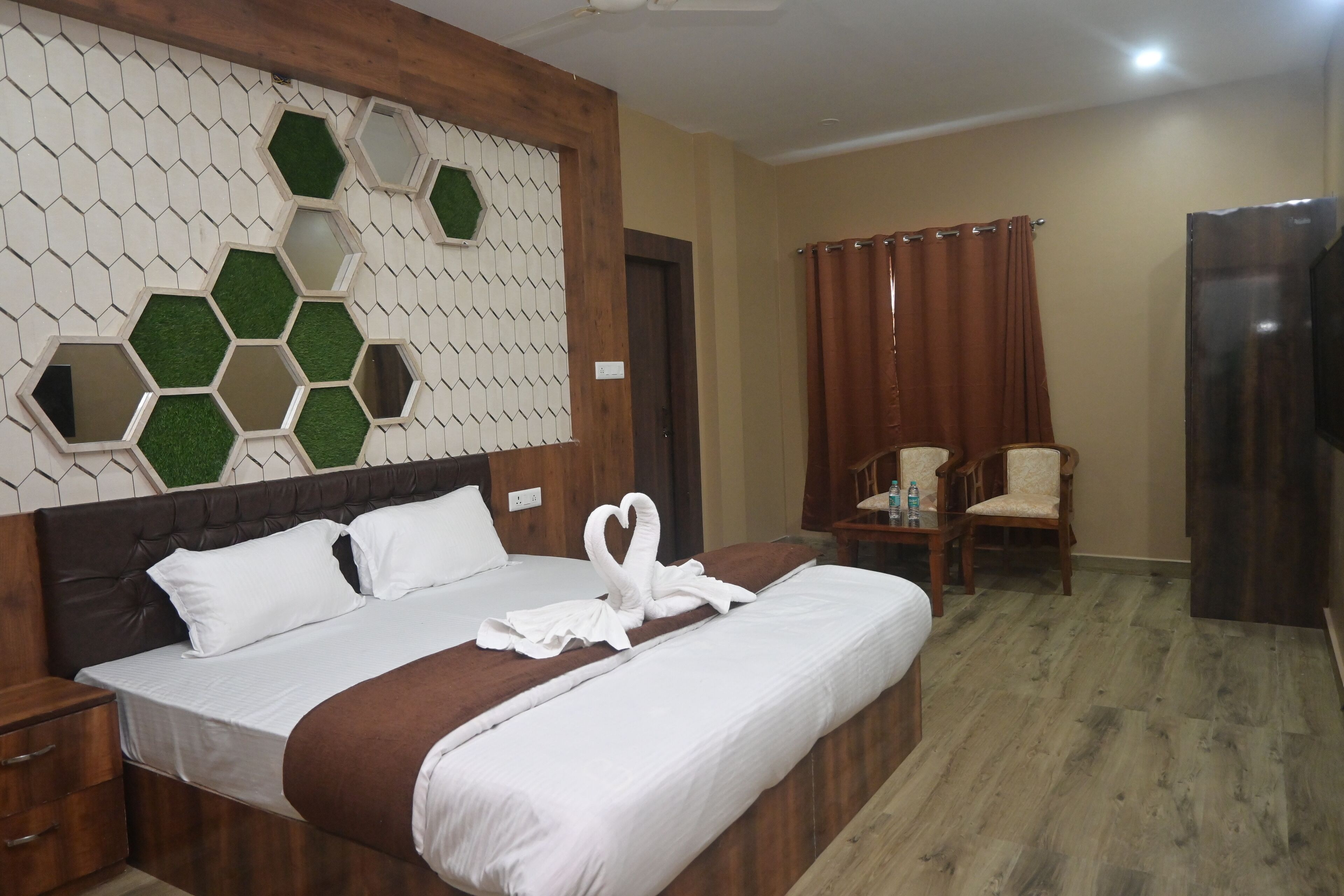 เครื่องนอนระดับพรีเมียม, Wi-Fi ฟรี, ผ้าปูที่นอน