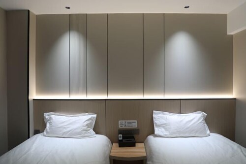 Lejia Hotel (Bazhou Shengfang International Furniture Expo City)