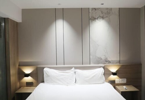 Lejia Hotel (Bazhou Shengfang International Furniture Expo City)