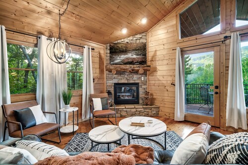 Modern Smoky Mountain Getaway Cabin 🏡 - Amazing Views! 🌄