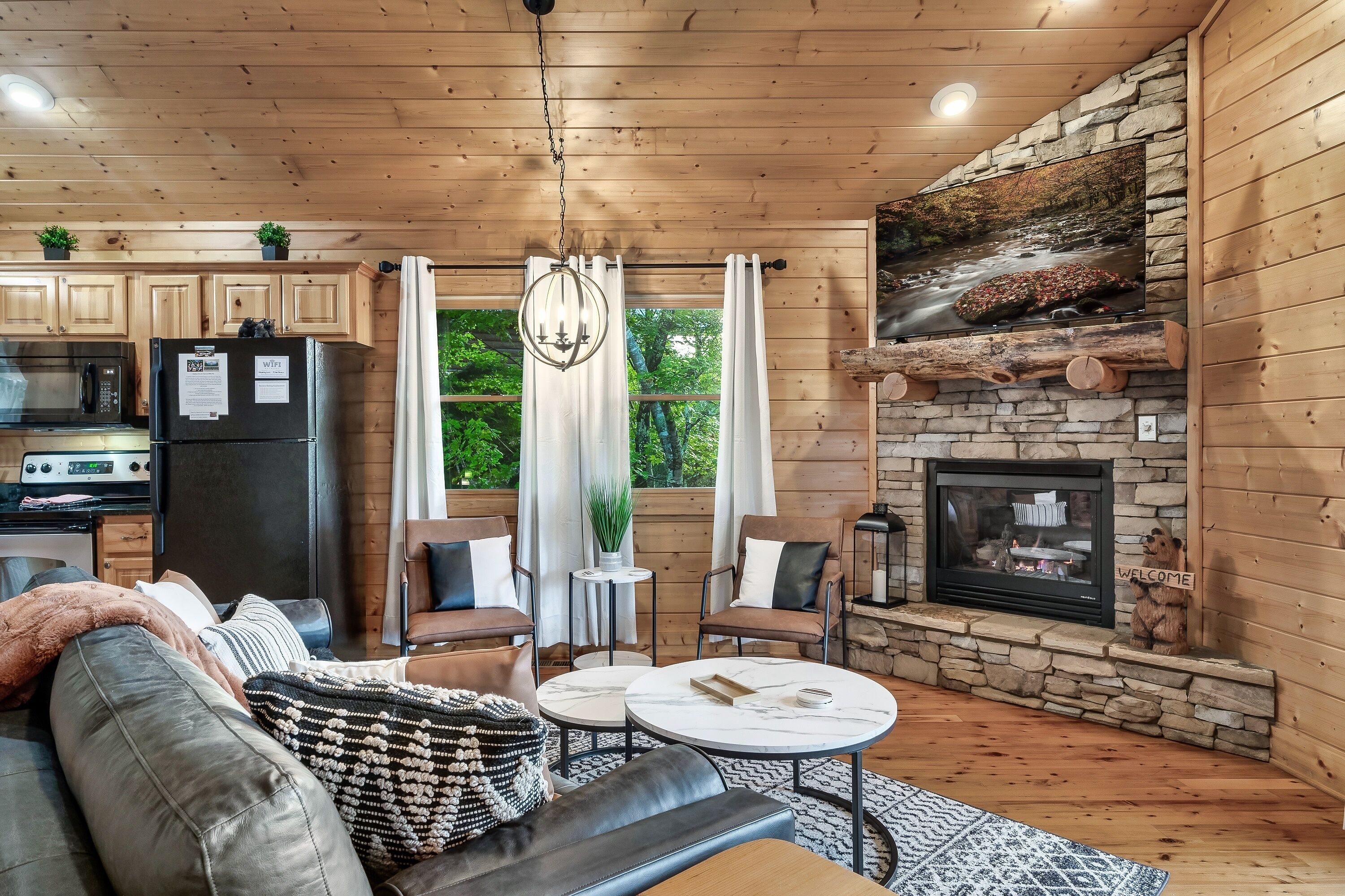 Smart TV y chimenea 
