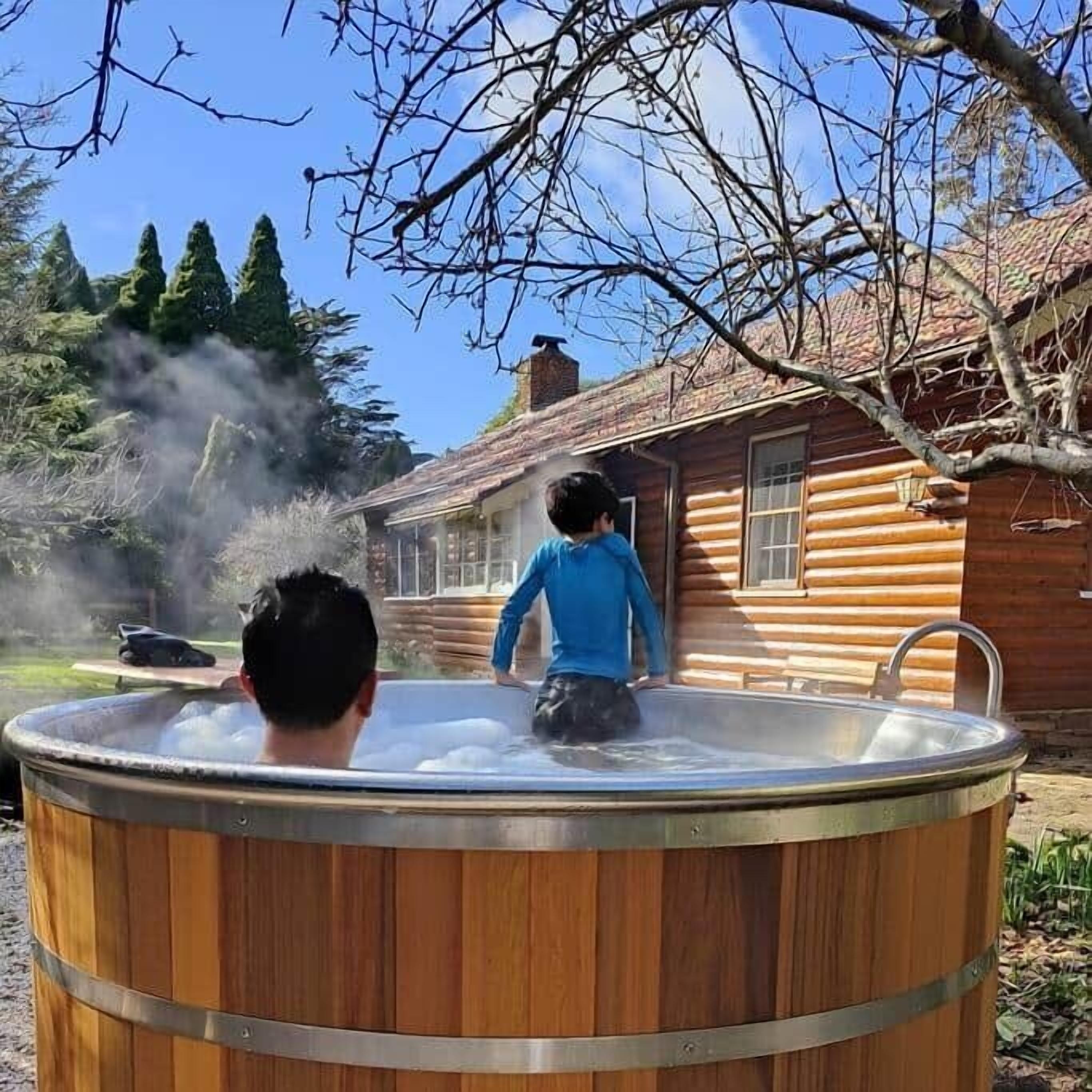 Outdoor spa tub
