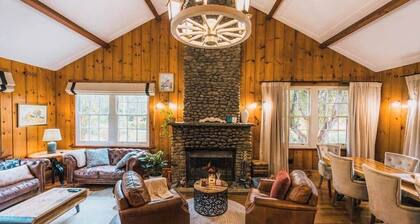 Heritage Log Cabin and Garden with Outdoor Hot Tub