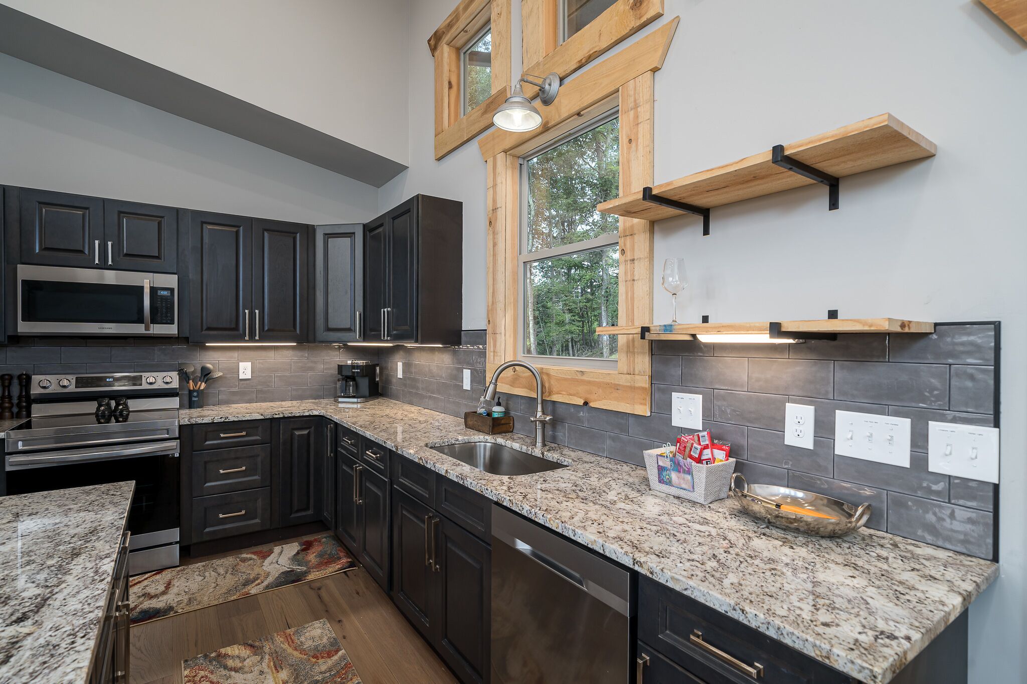 7p salt water Hot Tub/New construction/Amazing view