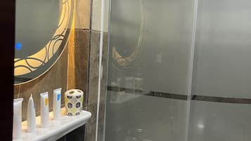 Deluxe Double Room | Bathroom | Shower, rainfall showerhead, free toiletries, hair dryer