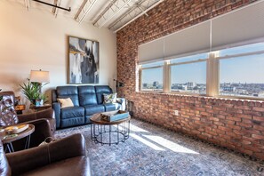 Smart TV - HoneyBear Haven- Short Walk To The Silos (Waco)