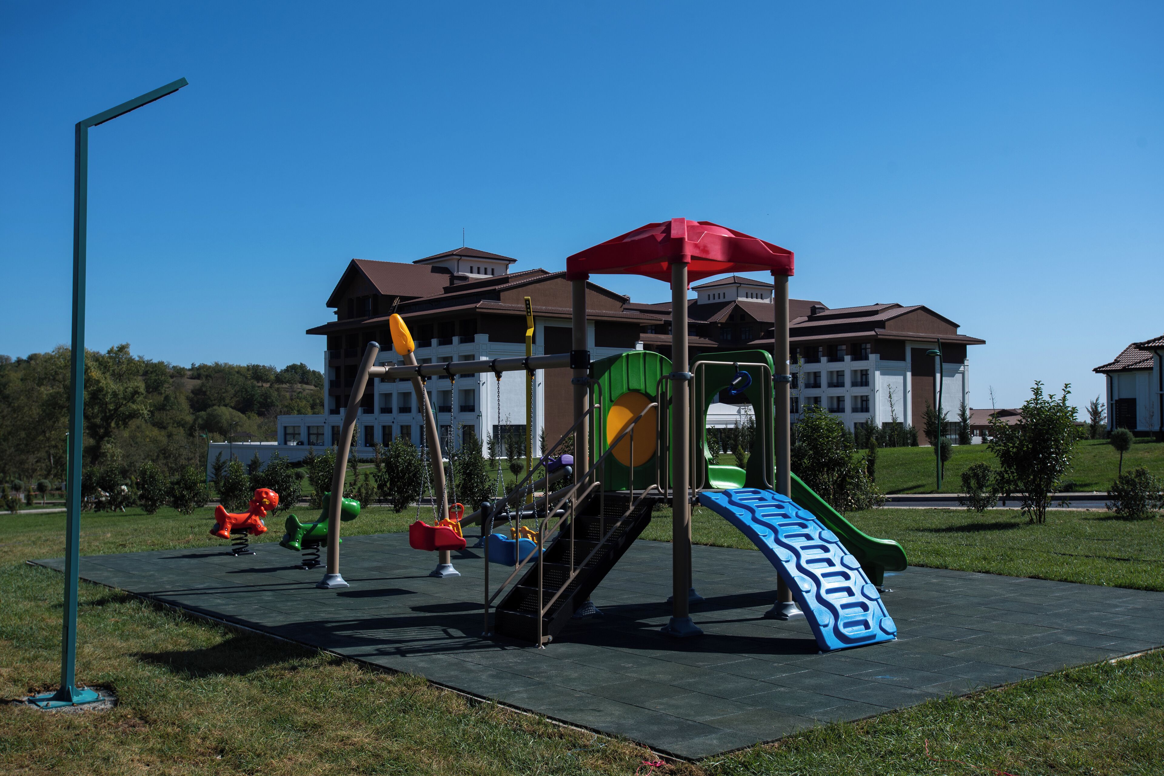 Lasten leikkialue ulkona