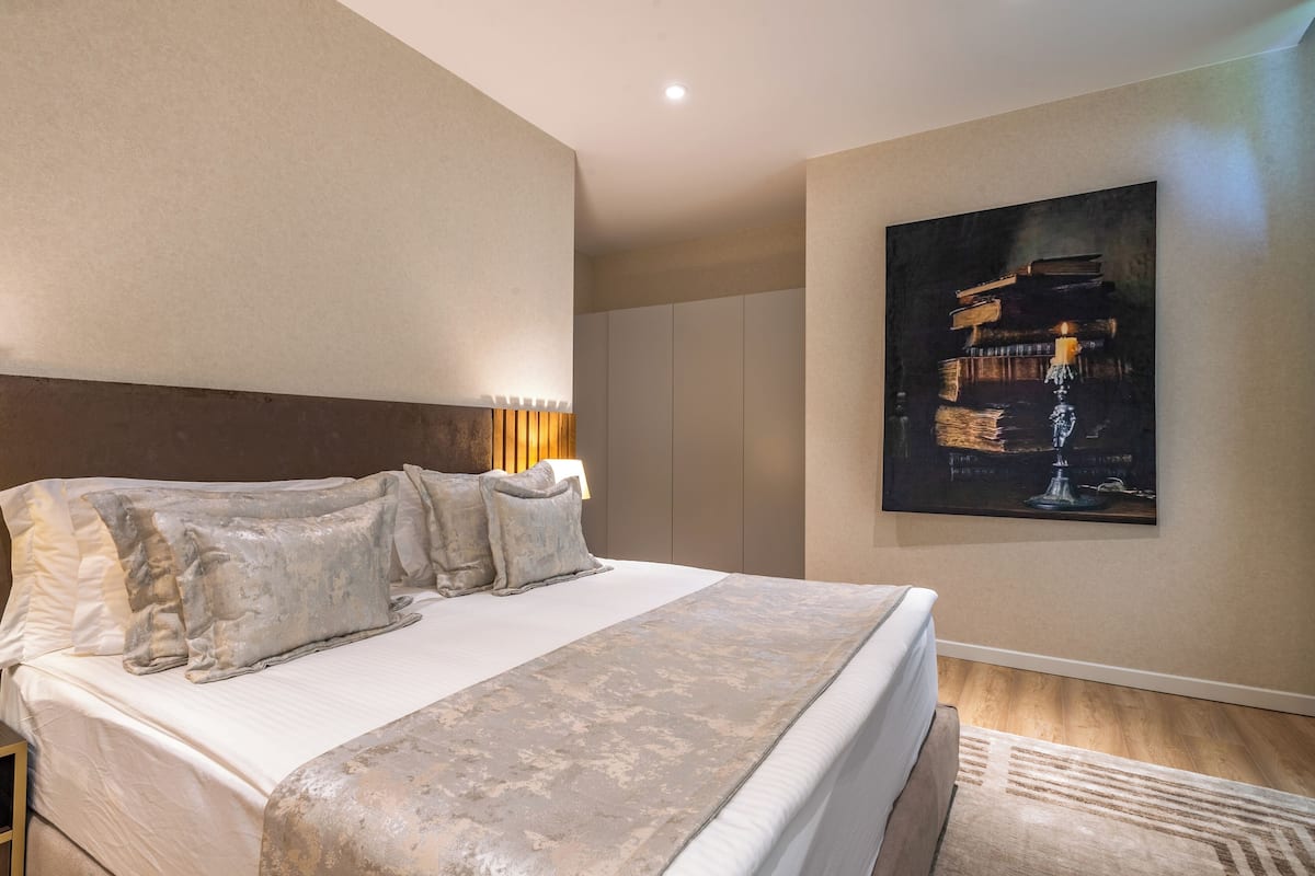 Signature Cottage, Courtyard View (3) | 1 bedroom, in-room safe, laptop workspace, blackout drapes