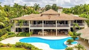 A large resort with a swimming pool, multiple guest rooms, and lush greenery. - "srvittinivillas Lmvll7/big Espacius View, Event Priv/ Villa  Resort" (La Romana)