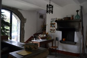 Apartment, 1 Bedroom, Garden View | Living room