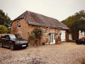 Exterior - Manor House Mews - Rustic Stable Conversion (Dorchester)